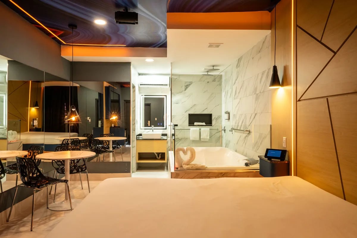 Suite Jacuzzi view 2