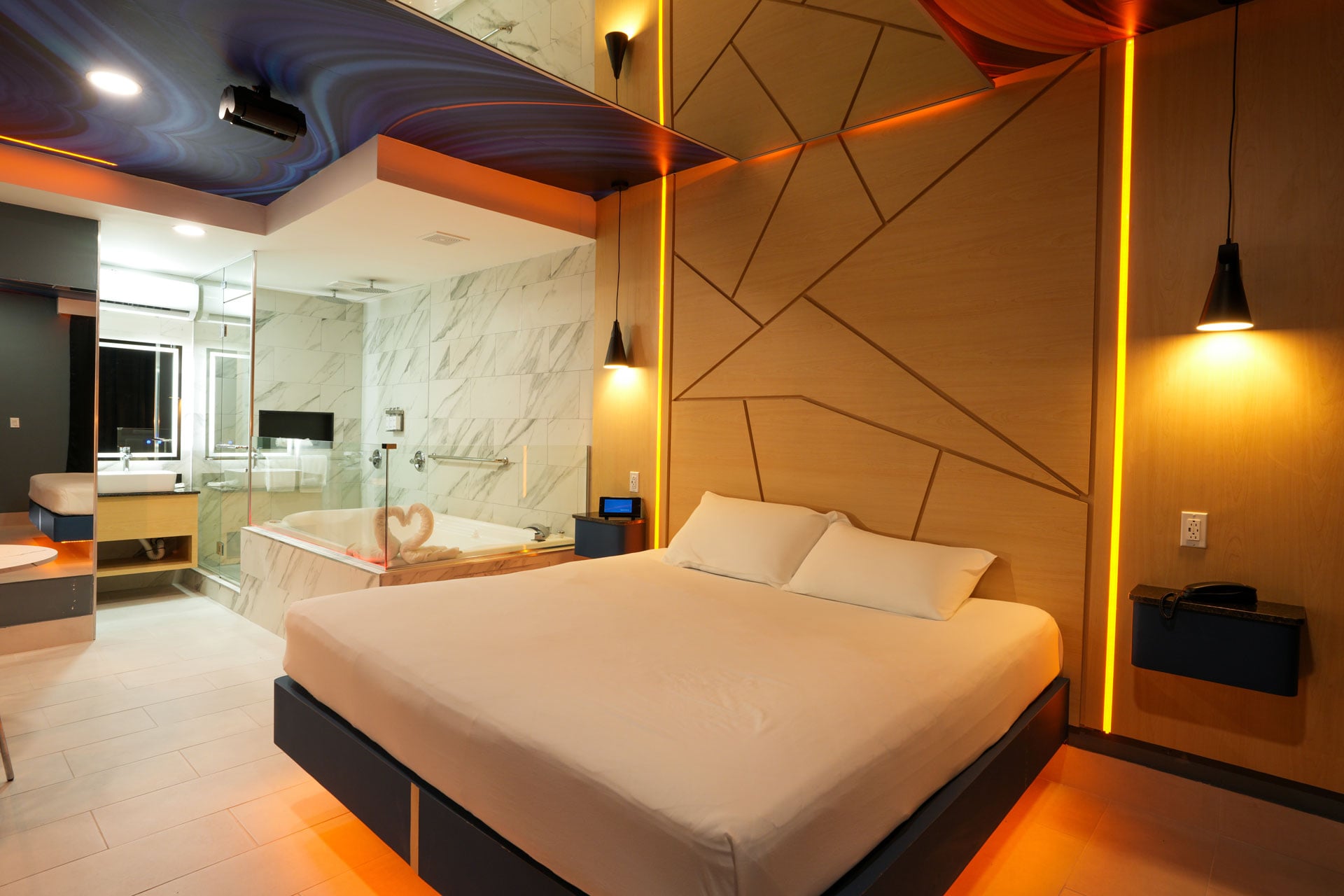 Mood Motel - Suite view 3